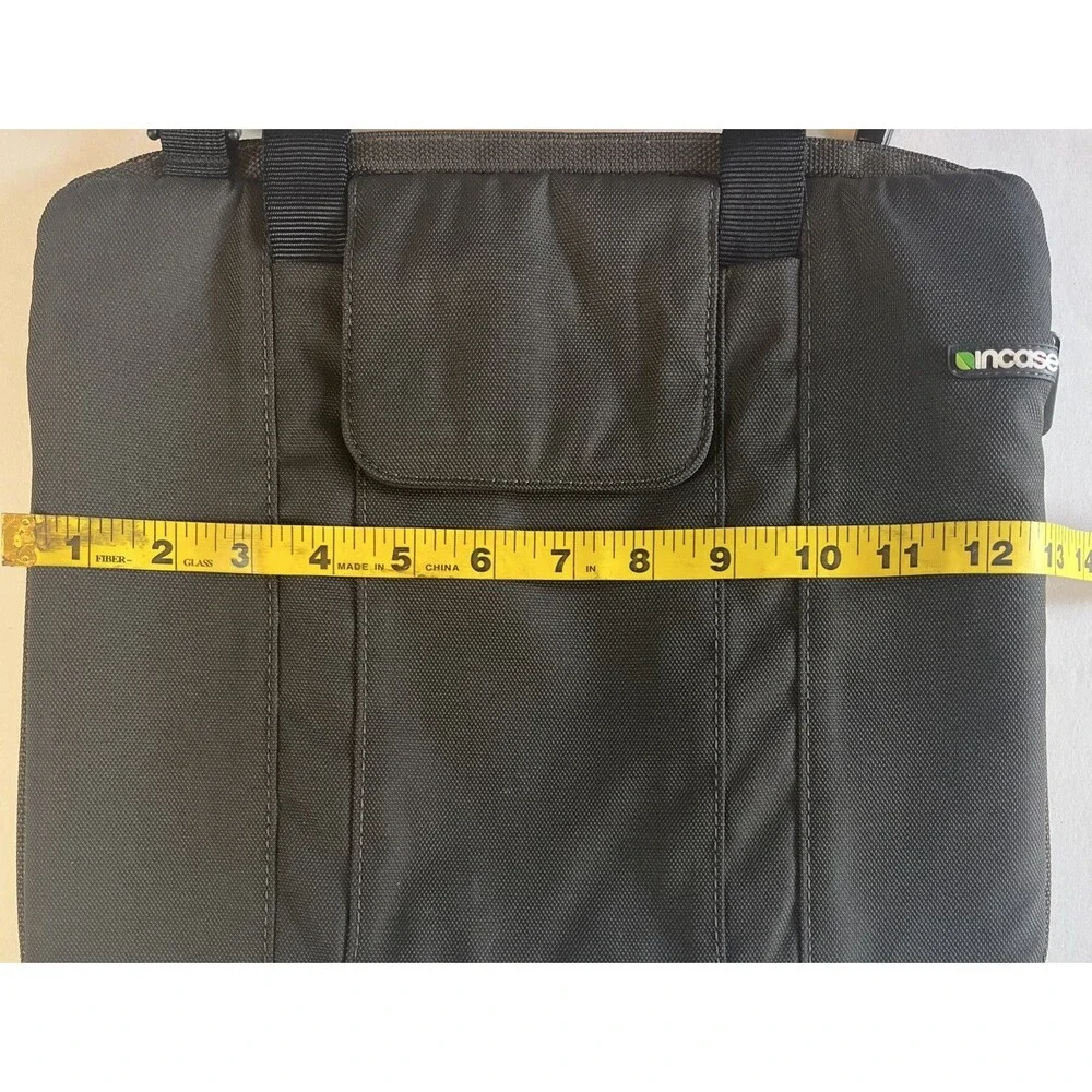 Incase Tablet Computer Bag Black Padded Slim Case Strap Handles Fits 11 Inch